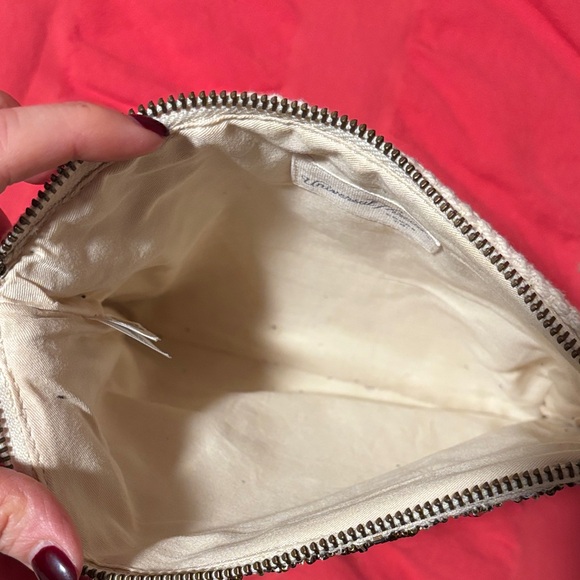 Universal Thread Beaded Clutch with Tassel - Picture 3 of 4